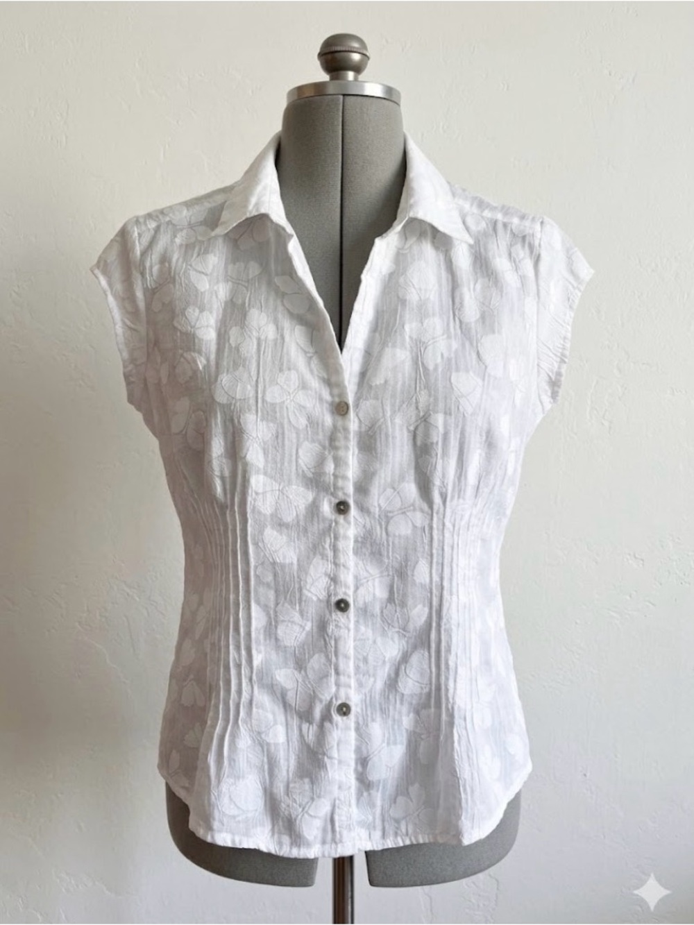 Ben Sherman White Floral Button-Front Cap-Sleeve Top